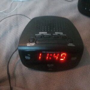 SXE Digital clock radio with USB charging SXE86001X